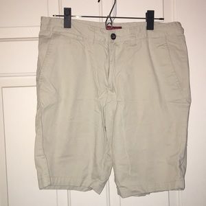 Cream/tan light men’s shorts